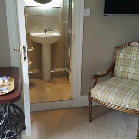 The Bounty Bar Pensión Trim