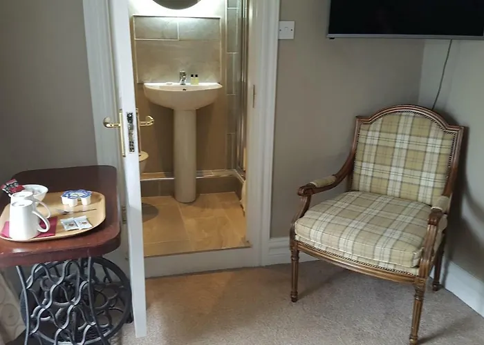 The Bounty Bar Гостевой дом Трим