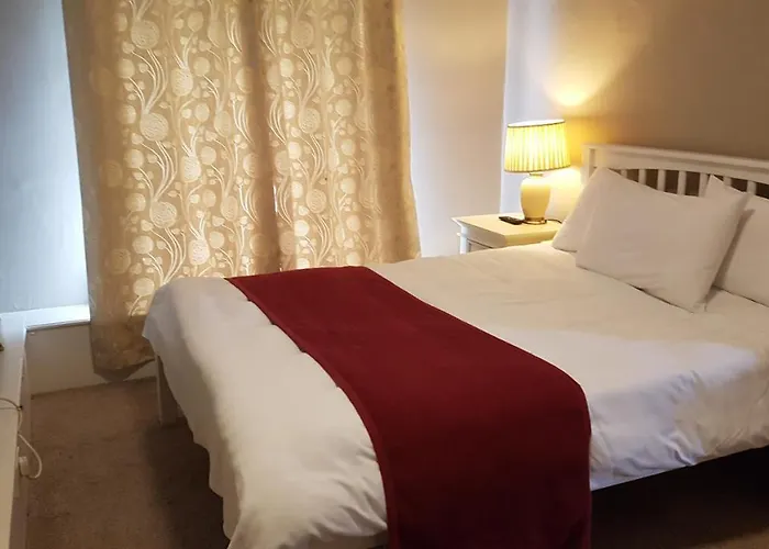 Гостевой дом The Bounty Bar 2*