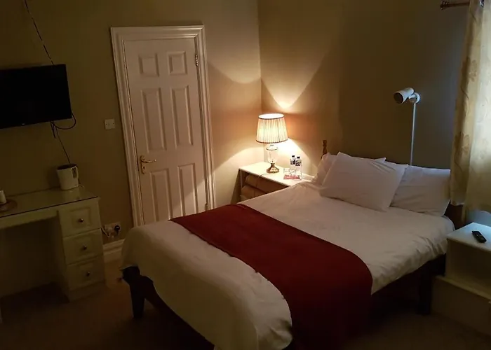 Гостевой дом The Bounty Bar Трим