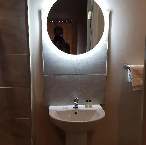 The Bounty Bar 2* Trim