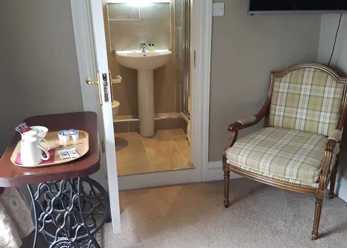 Гостевой дом The Bounty Bar 2*